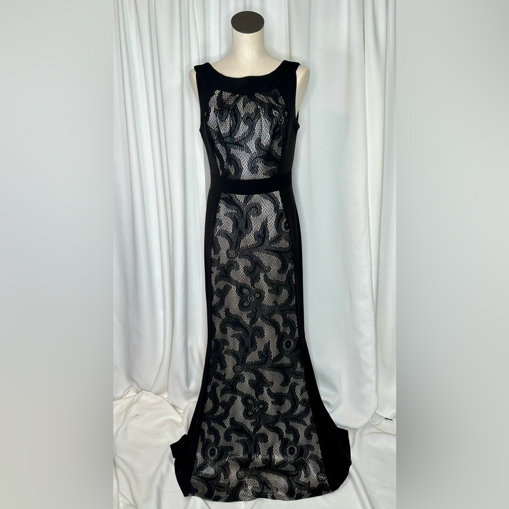 Amazing formal sleeveless long jersey dress with bonded lace